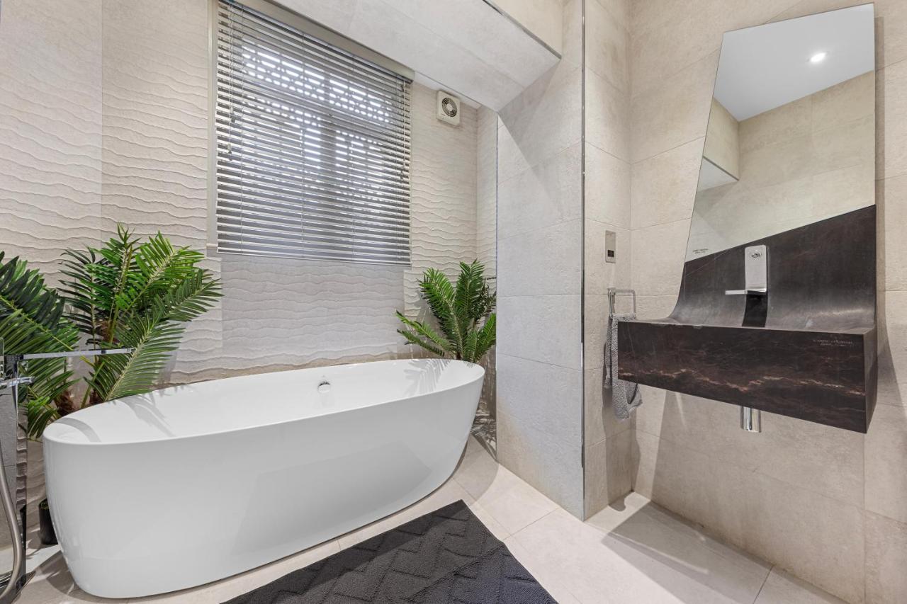 Harrods 2 Bed Lux Flat W/Patio Apartment ลอนดอน ภายนอก รูปภาพ